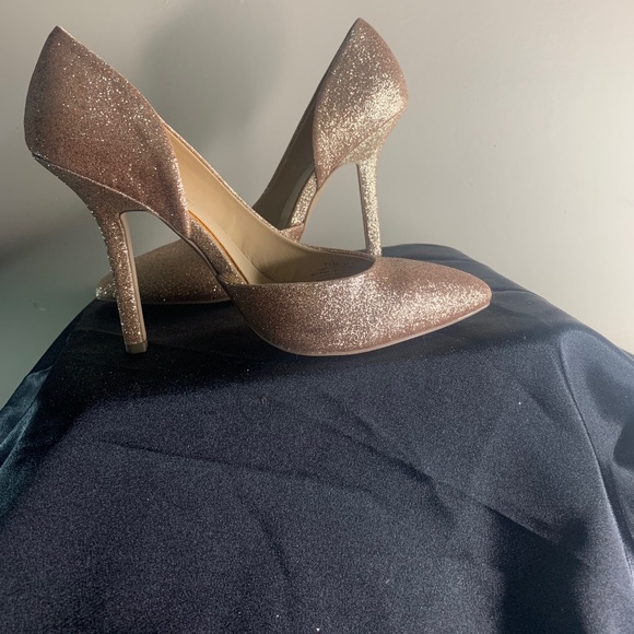 Pointed toe pump shoes - Picture 1 of 3